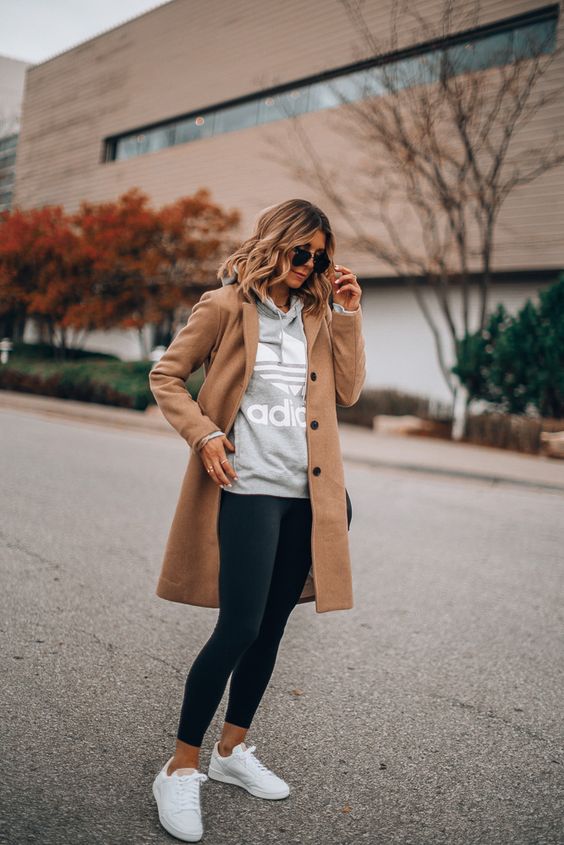 Pantalon de gabardina con tenis sales