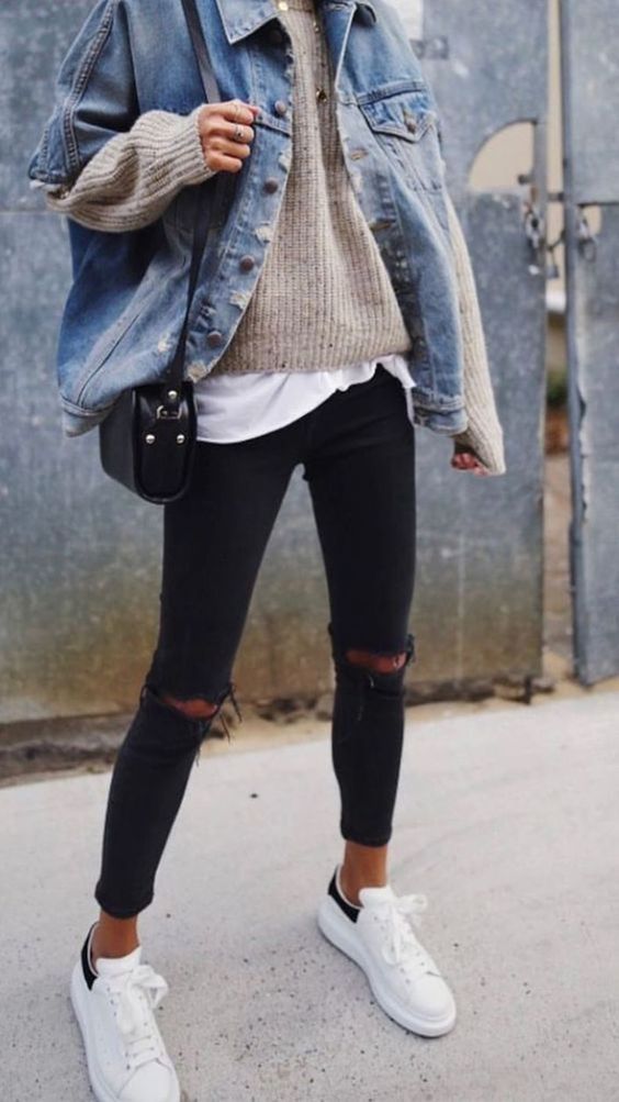 10 outfits casuales con tenis para llevar en otoño 3