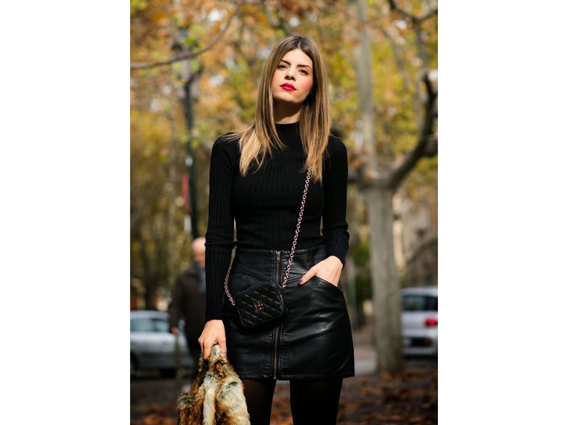 10 outfits con faldas negras perfectas para el otoño 2