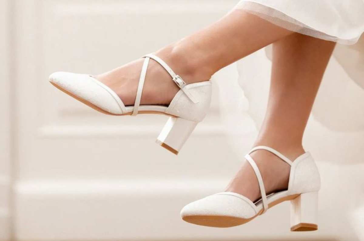 10 zapatos de novia cómodos, bajitos y elegantes para olvidarte de los tacones