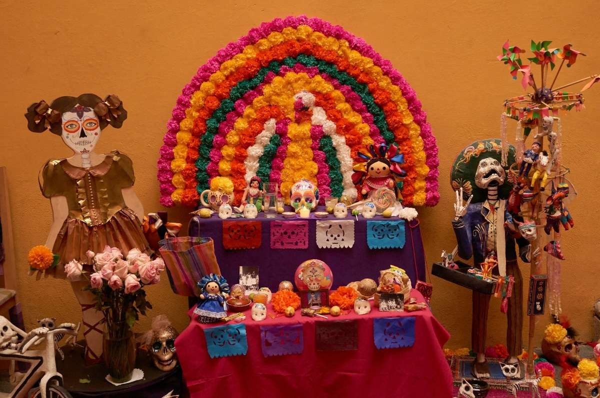 7 altares de Día de Muertos creativos que deberías intentar