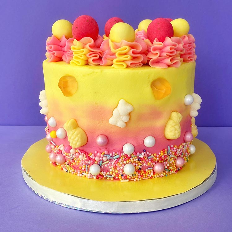 Decora un pastel con dulces de Sugarfina