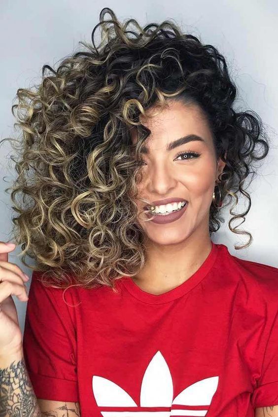 5 mechas en tendencia 2020 para cabello rizado Mujer de 10