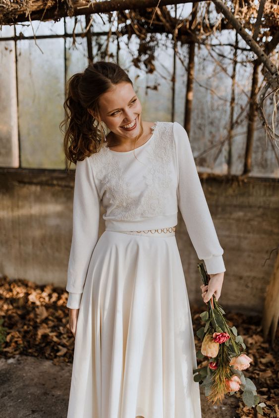 10 vestidos de novia elegantes y sencillos para una boda íntima 8