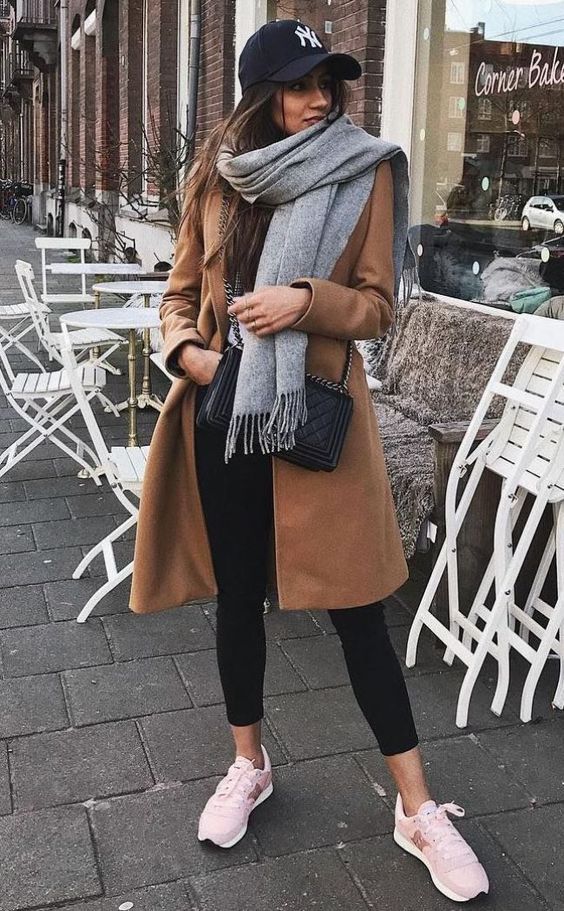 10 outfits con leggins negros para sentirte cómoda en invierno