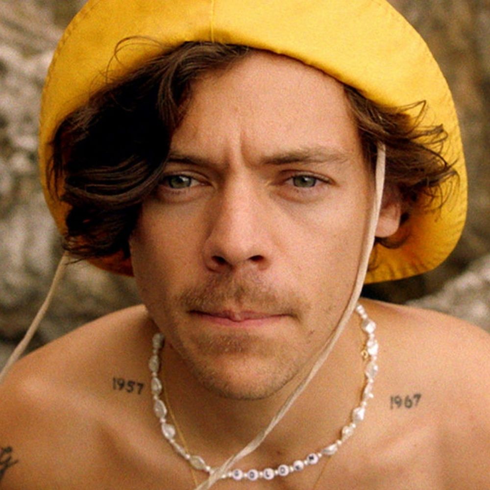 Harry Styles presenta nueva video y pone en tendencia este collar 1