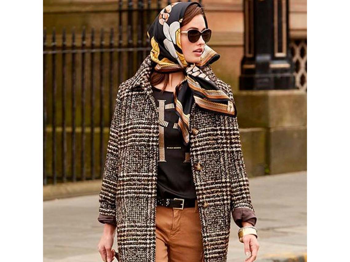 8 formas de usar tus pañuelos con tu gabardina 10