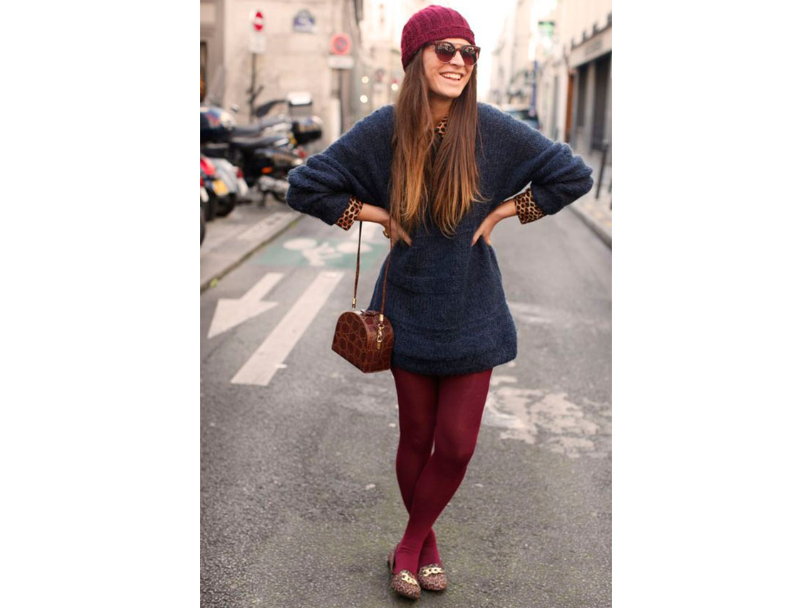 10 outfits con medias de colores perfectas para el otoño 5