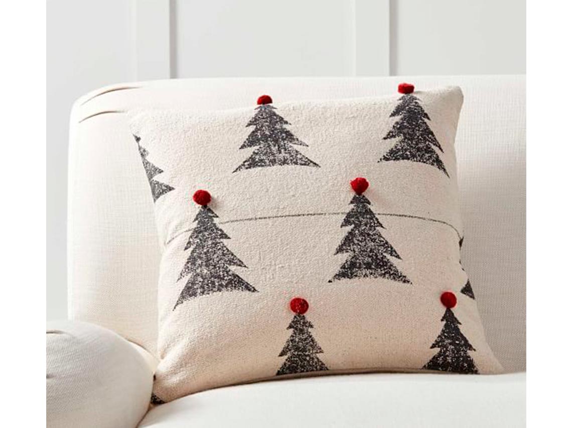 7 maneras de decorar tu casa con cojines para Navidad 0