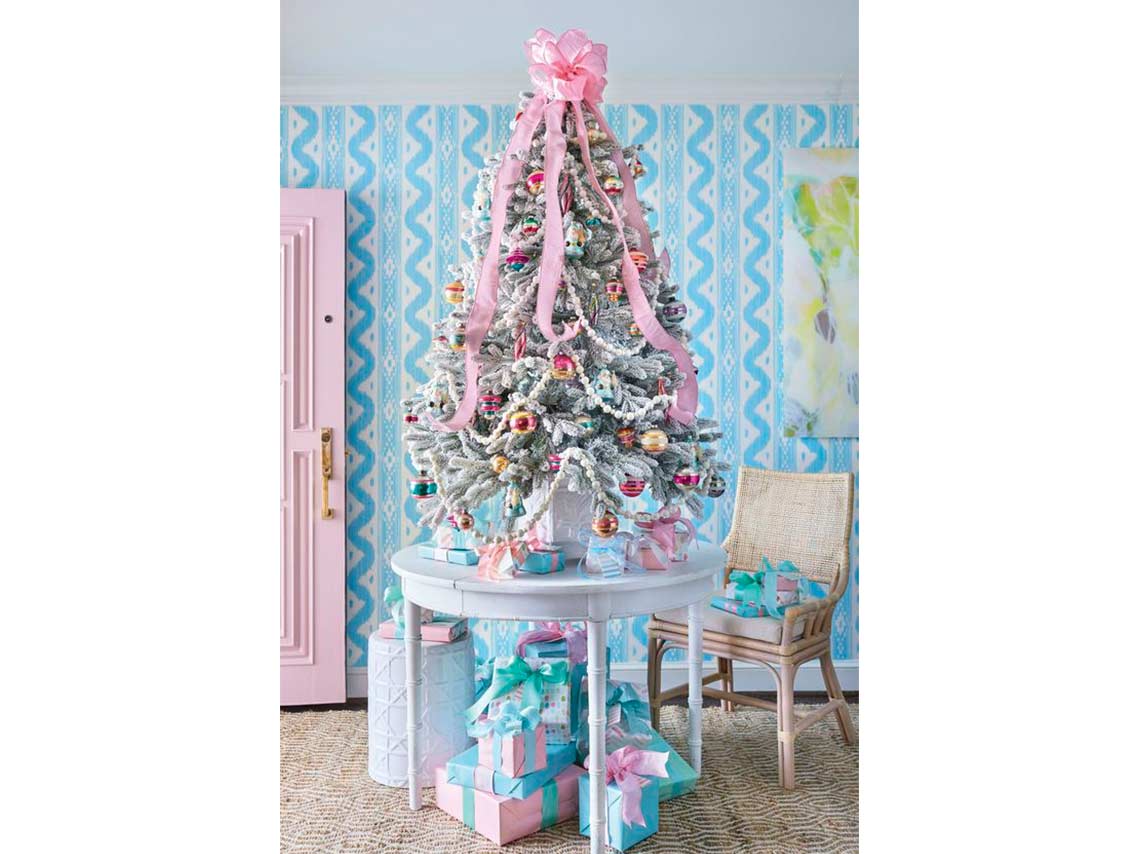 10 ideas para decorar con mini árboles de Navidad 1