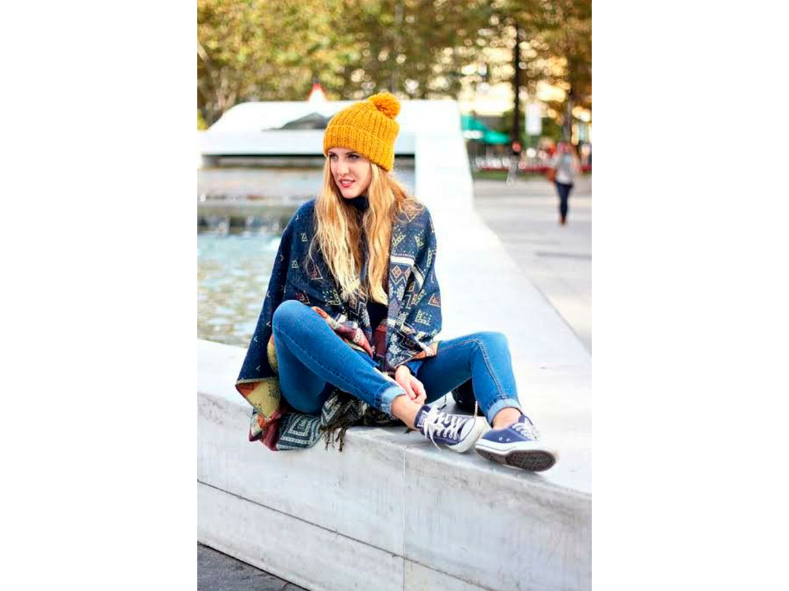 10 outfits con gorros de invierno para verte juvenil 16