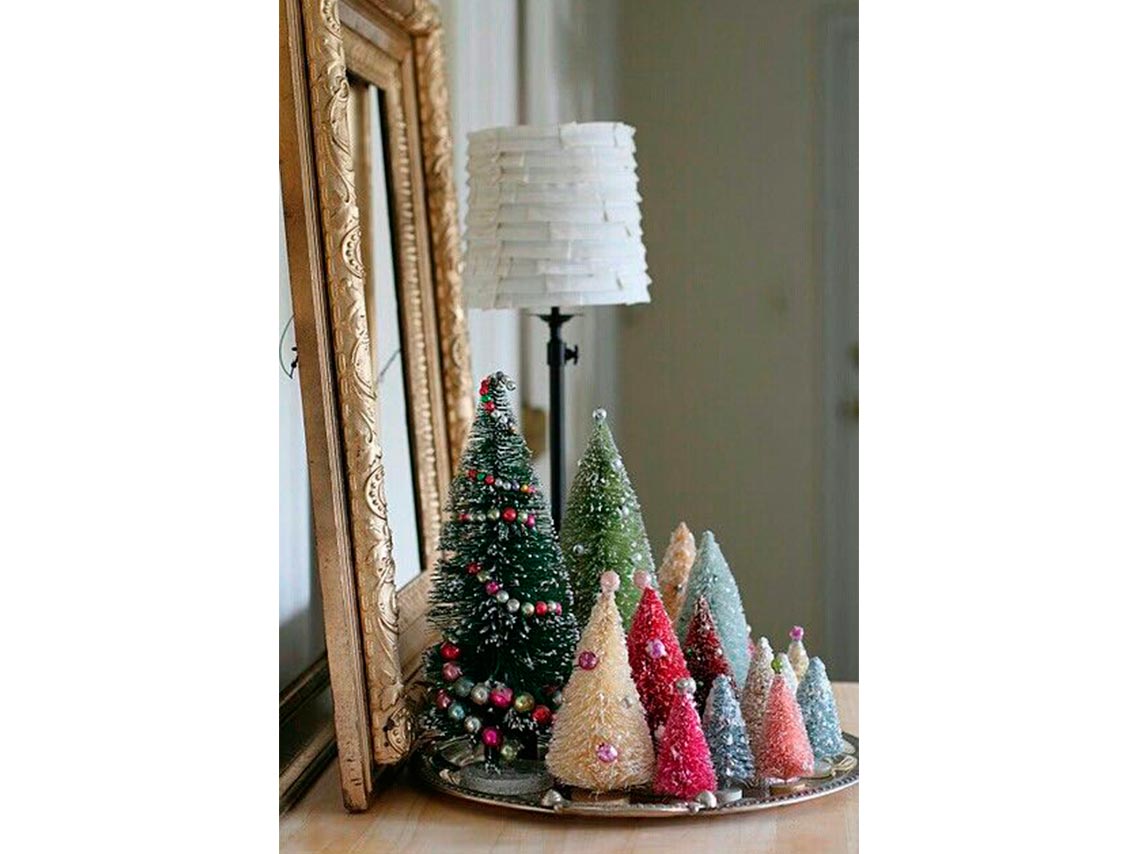 10 ideas para decorar con mini árboles de Navidad 4