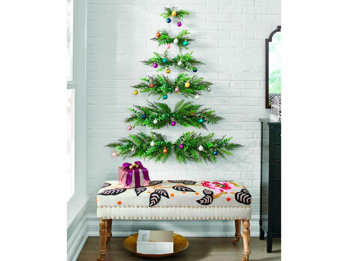 10 ideas para decorar con mini árboles de Navidad 7