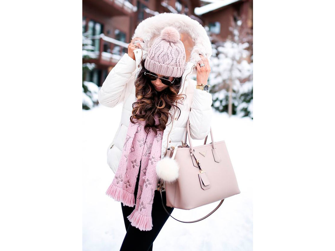 10 outfits con gorros de invierno para verte juvenil 12