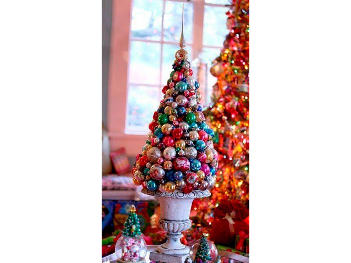 10 ideas para decorar con mini árboles de Navidad 13