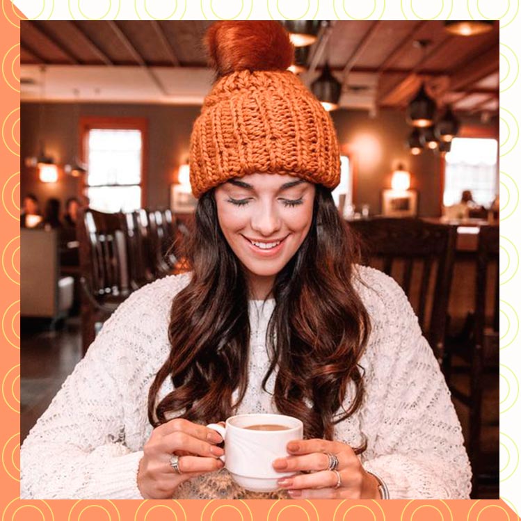 10 outfits con gorros de invierno para verte juvenil