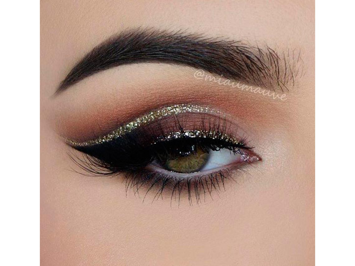 Ideas de maquillaje con glitter para año nuevo para morenas 2