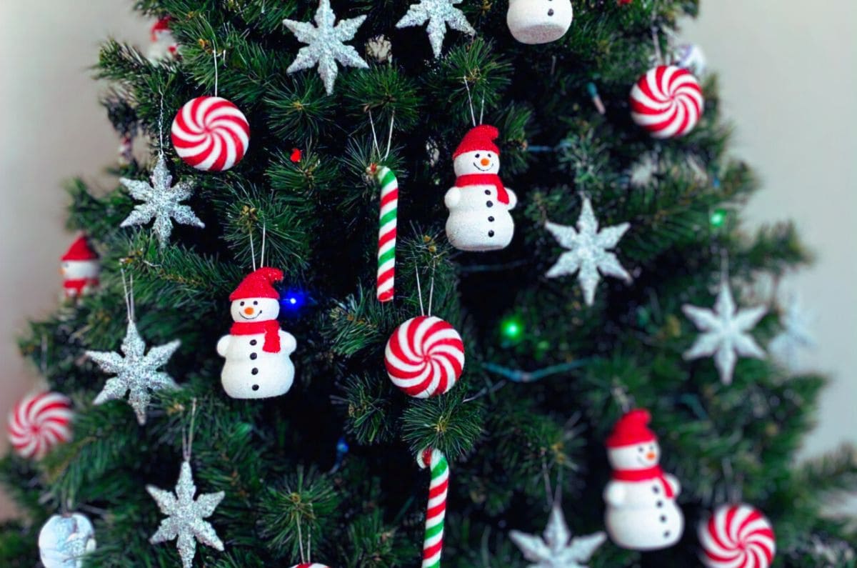 10 formas de decorar tu árbol navideño con poco dinero