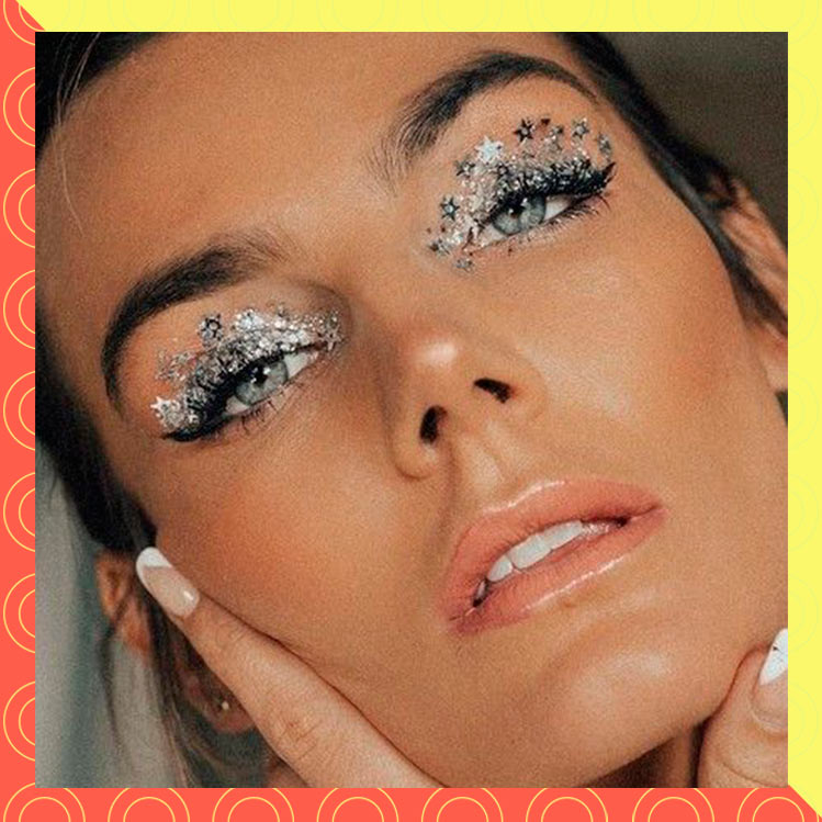 Ideas de maquillaje con glitter para año nuevo para morenas