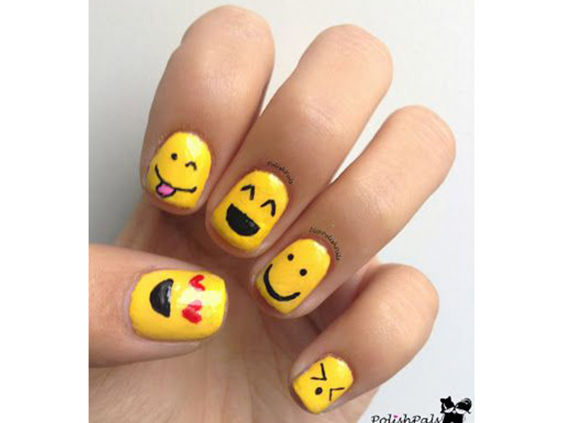 10 diseños de smile faces en uñas que te alegrarán el día 9