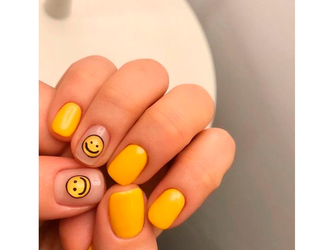 10 diseños de smile faces en uñas que te alegrarán el día 8