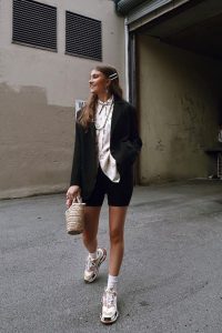 5 outfits con tenis para verte elegante 2