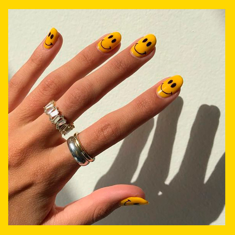 10 diseños de smile faces en uñas que te alegrarán el día