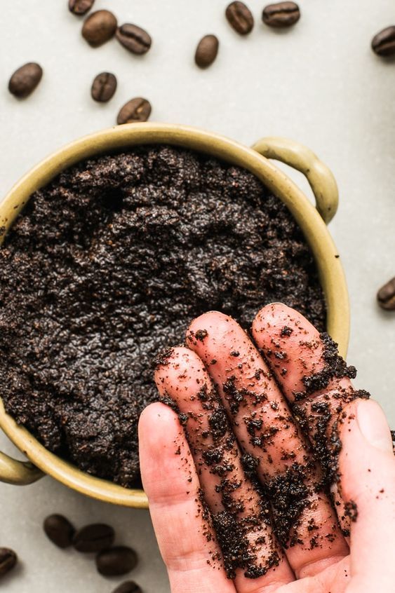 Mascarilla exfoliante de café para una piel de porcelana 0