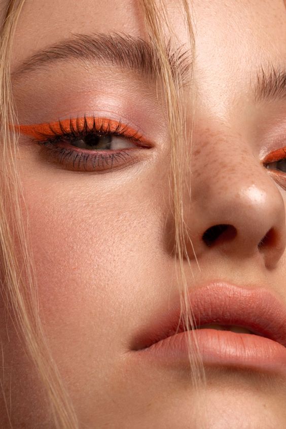 maquillaje-ojos-naranja-amarillo-tendencia-2021