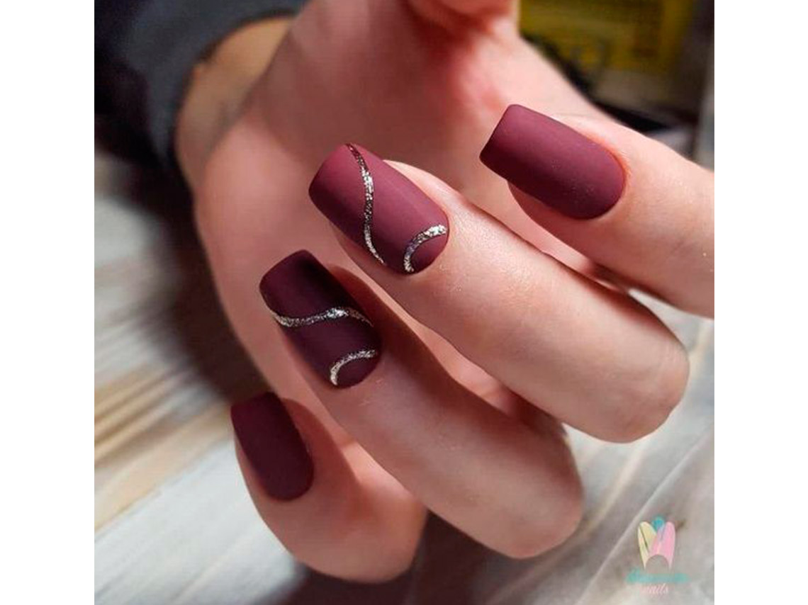 10 ideas para llevar tus uñas en color vino y verte elegante 0