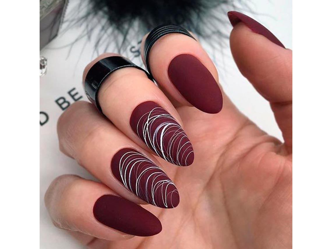 10 ideas para llevar tus uñas en color vino y verte elegante 2