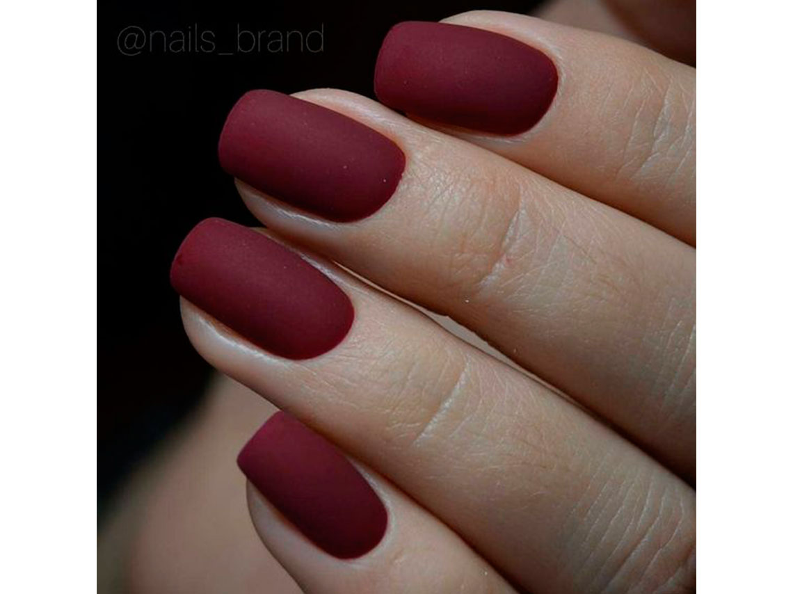 10 ideas para llevar tus uñas en color vino y verte elegante 6