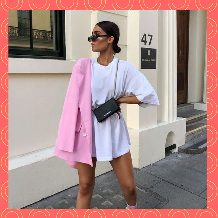 10 outfits blanco con rosa para verte ultra chic después de los 30