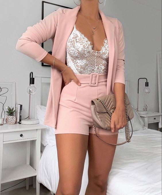 outfit-blanco-con-rosa