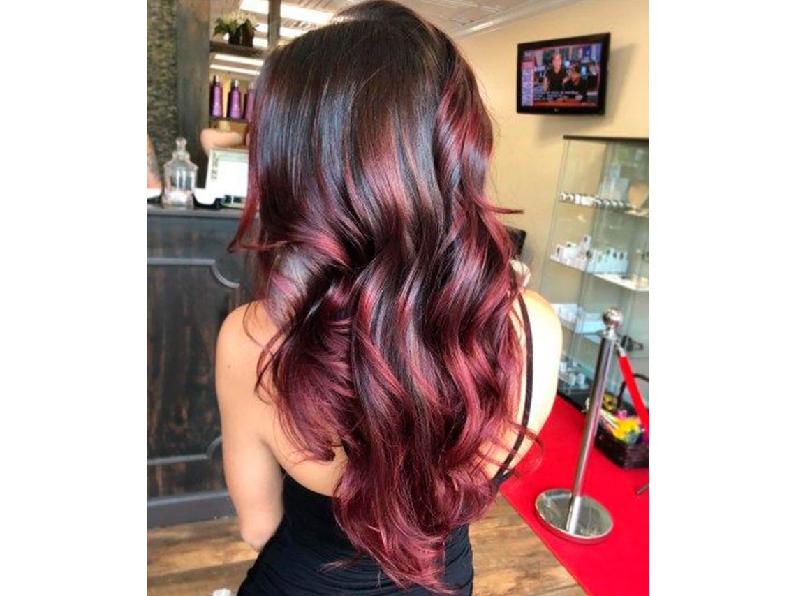 10 formas increíbles de llevar el color vino en tu cabello 8