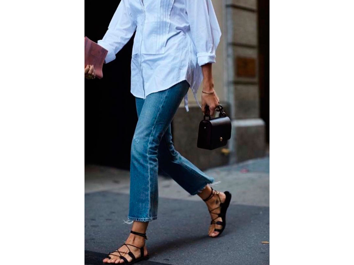 10 outfits con sandalias para ir a trabajar sin verte informal 9