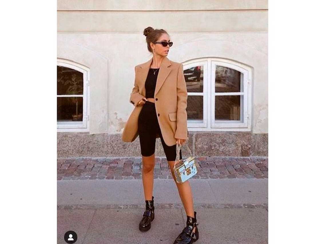 10 outfits con biker short para trabajar cómoda y fresca 5
