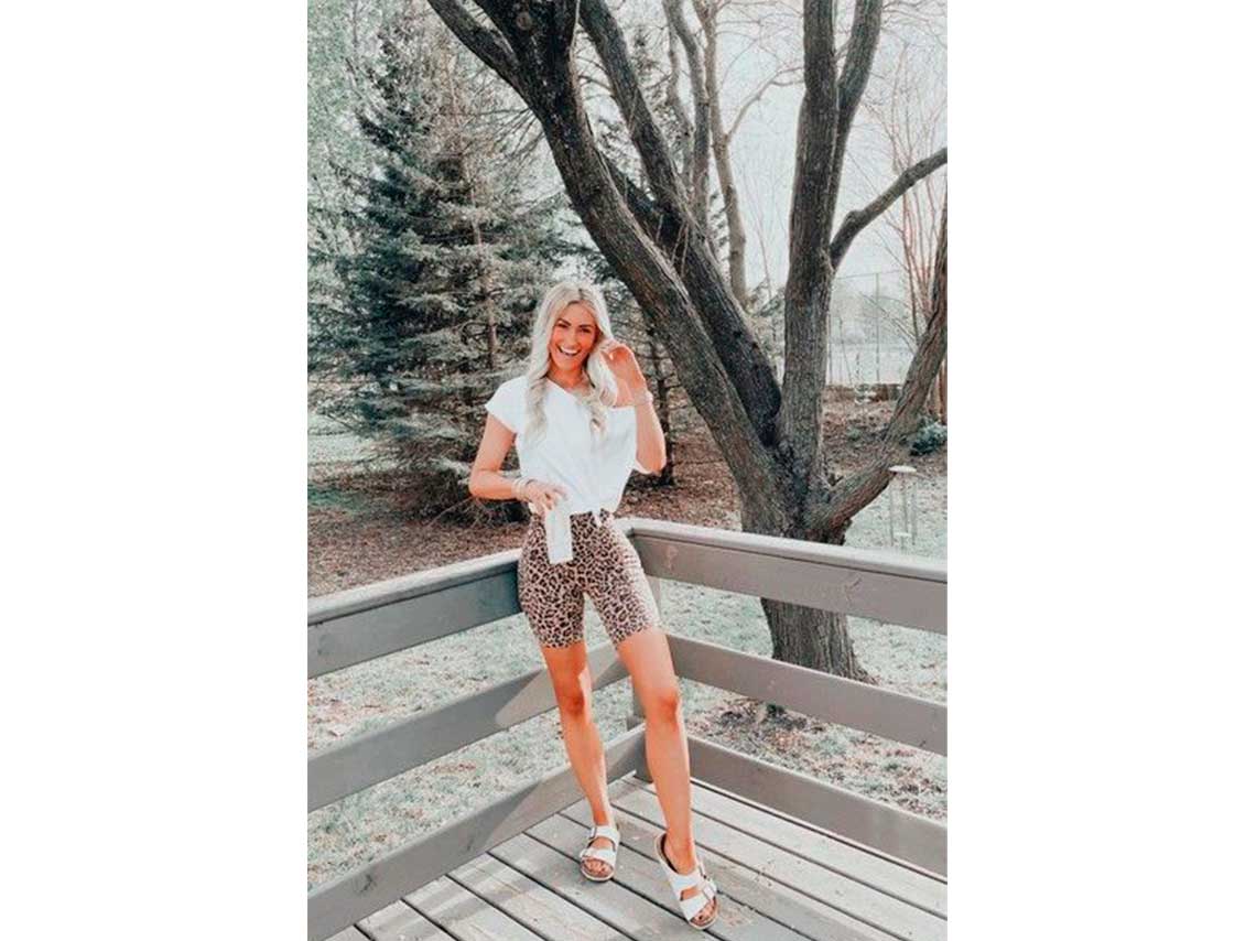 10 outfits con biker short para trabajar cómoda y fresca 4