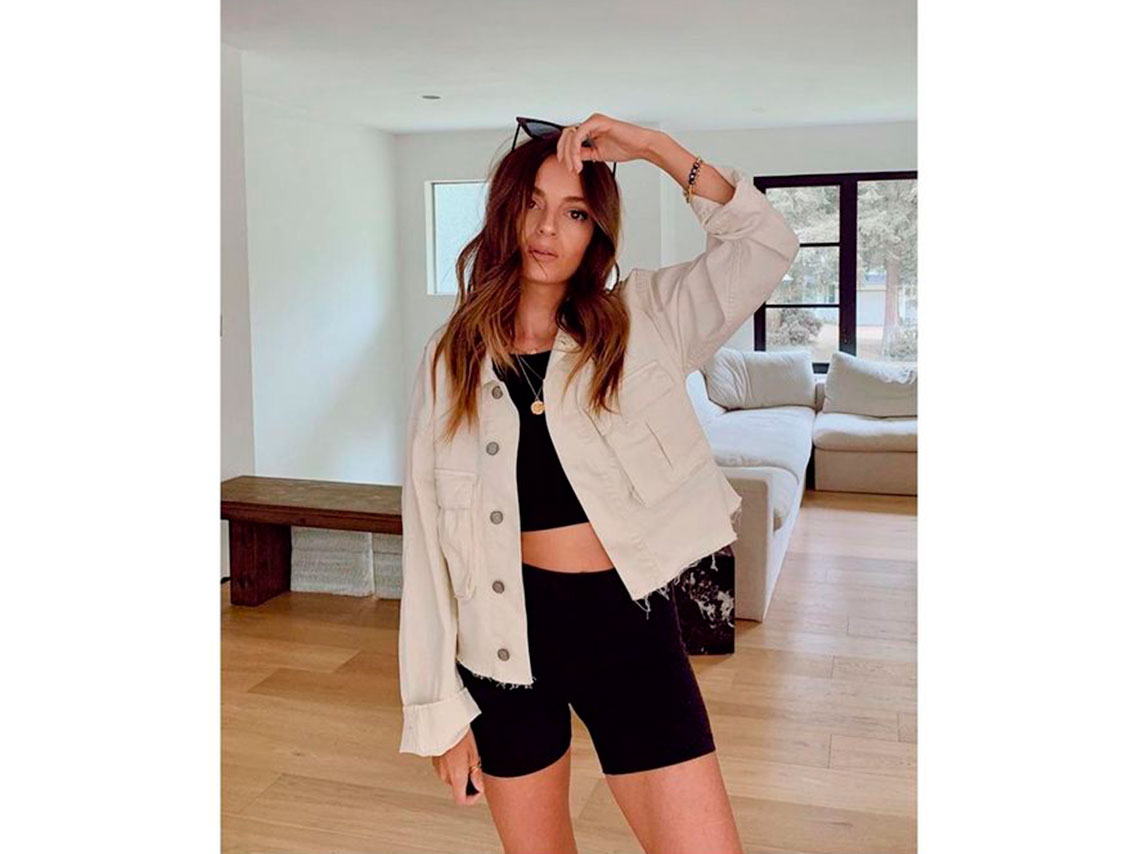 10 outfits con biker short para trabajar cómoda y fresca 3