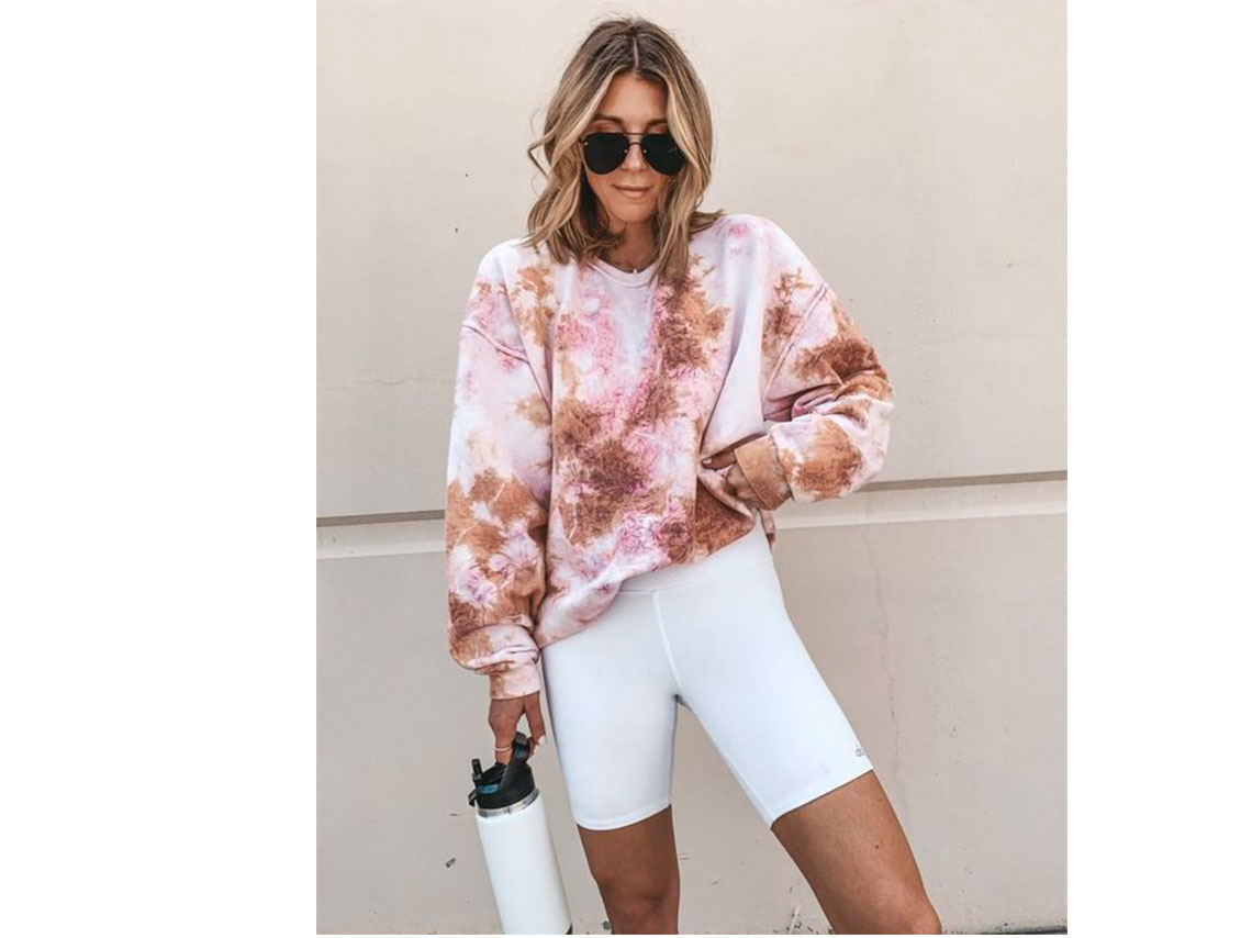 10 outfits con biker short para trabajar cómoda y fresca 7