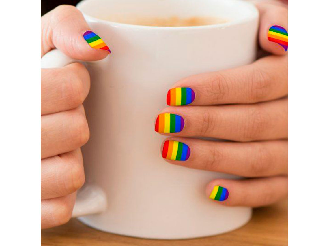 10 diseños de uñas fáciles para celebrar el orgullo 7