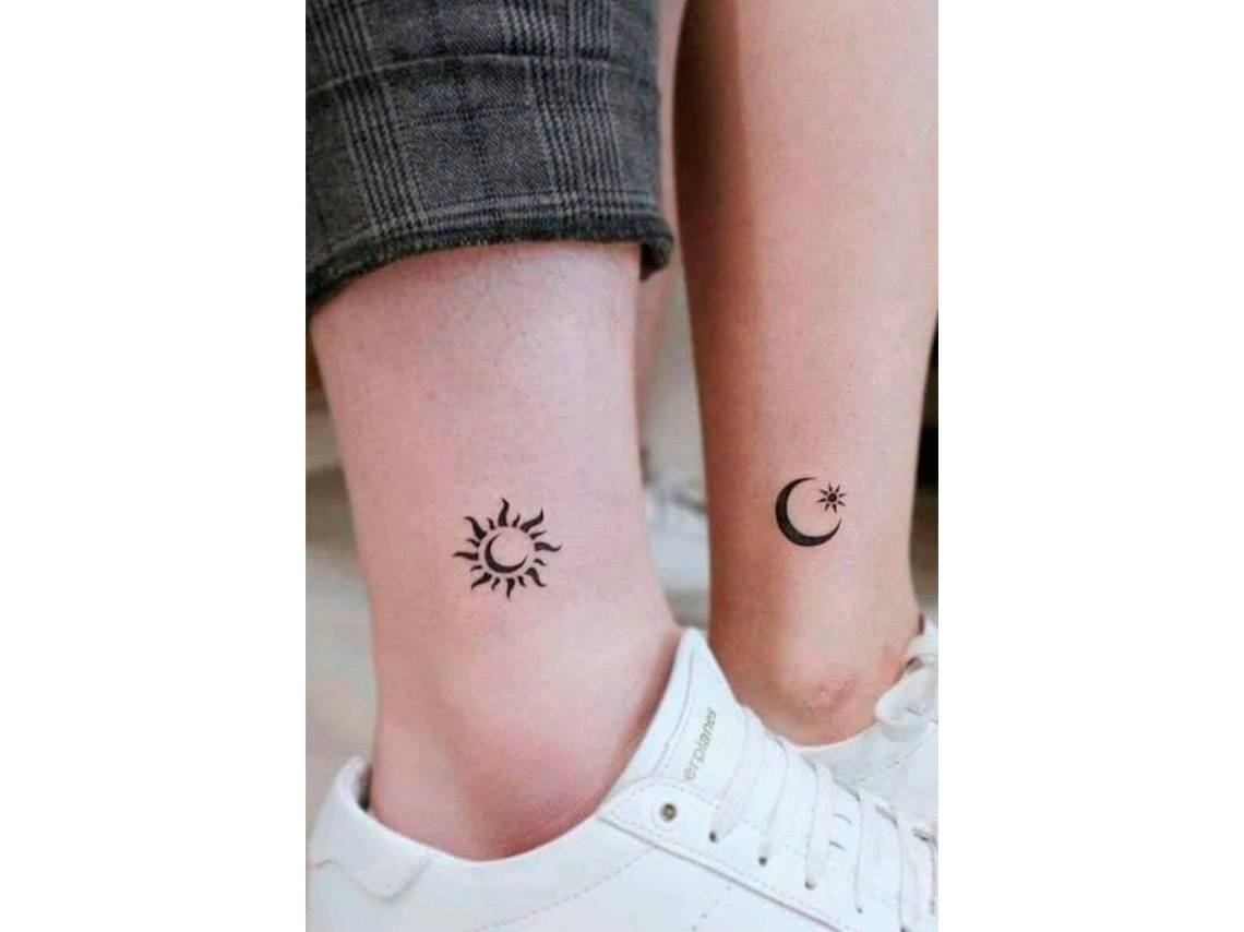 10 tatuajes en pareja chiquitos y romanticos para celebrar su amor 0