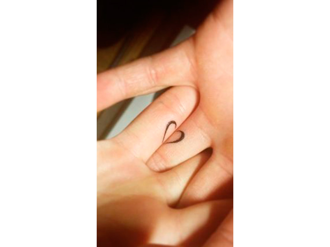 10 tatuajes en pareja chiquitos y romanticos para celebrar su amor 2