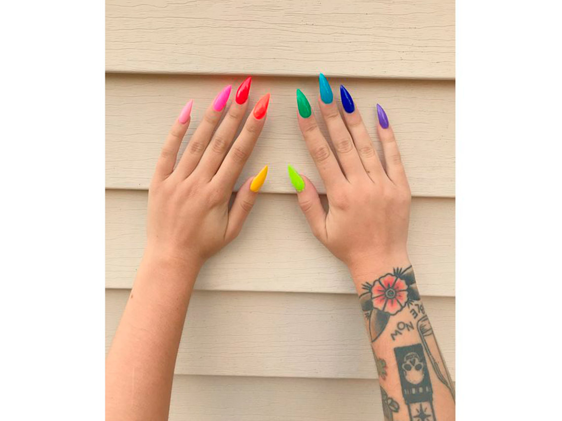 10 diseños de uñas fáciles para celebrar el orgullo 1