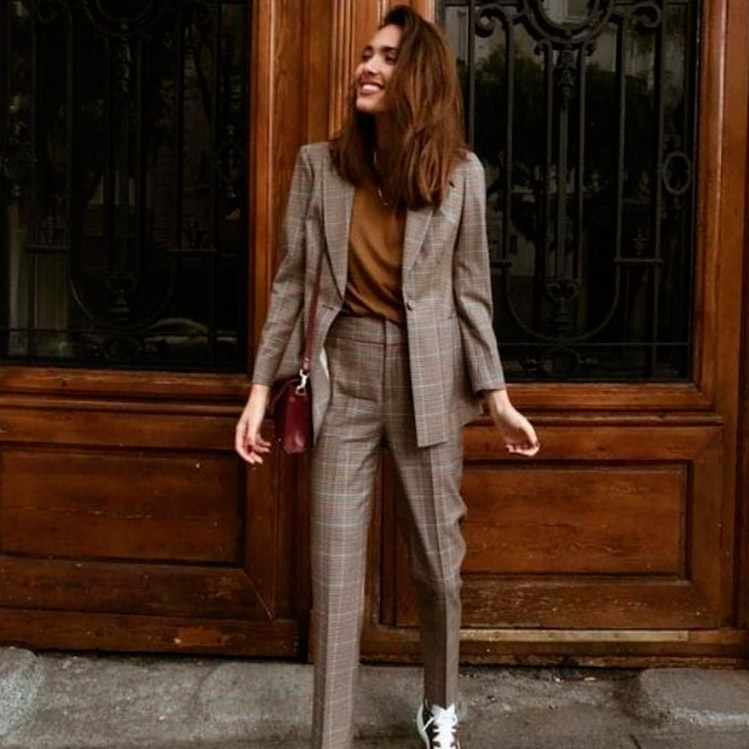 10 outfits con traje para verte y sentirte empoderada en el trabajo