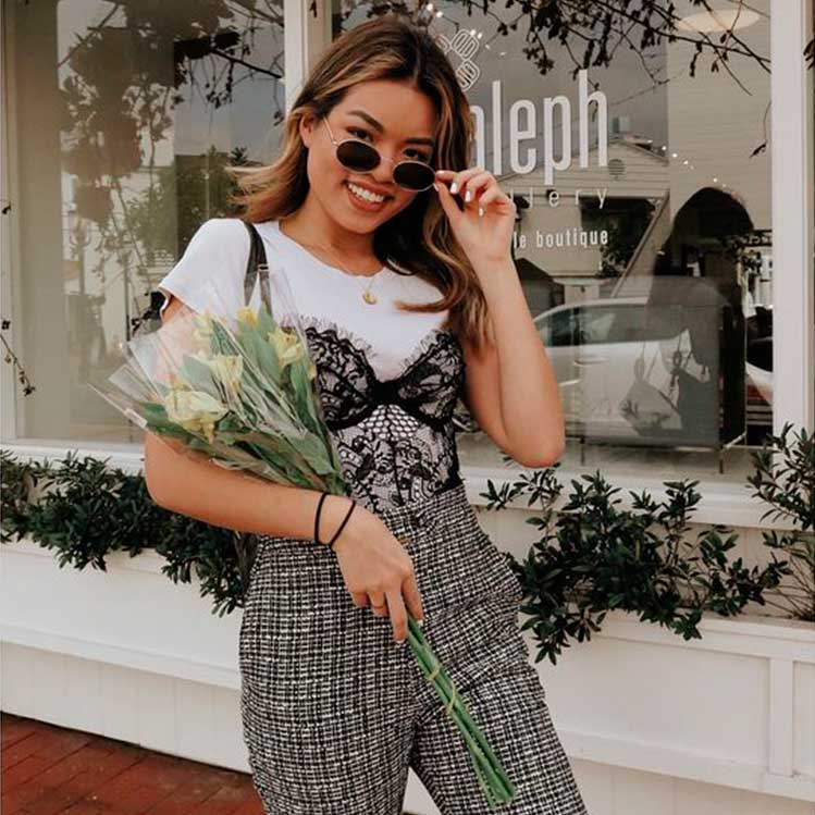 10 outfits con blusas de encaje para verte elegante en el trabajo