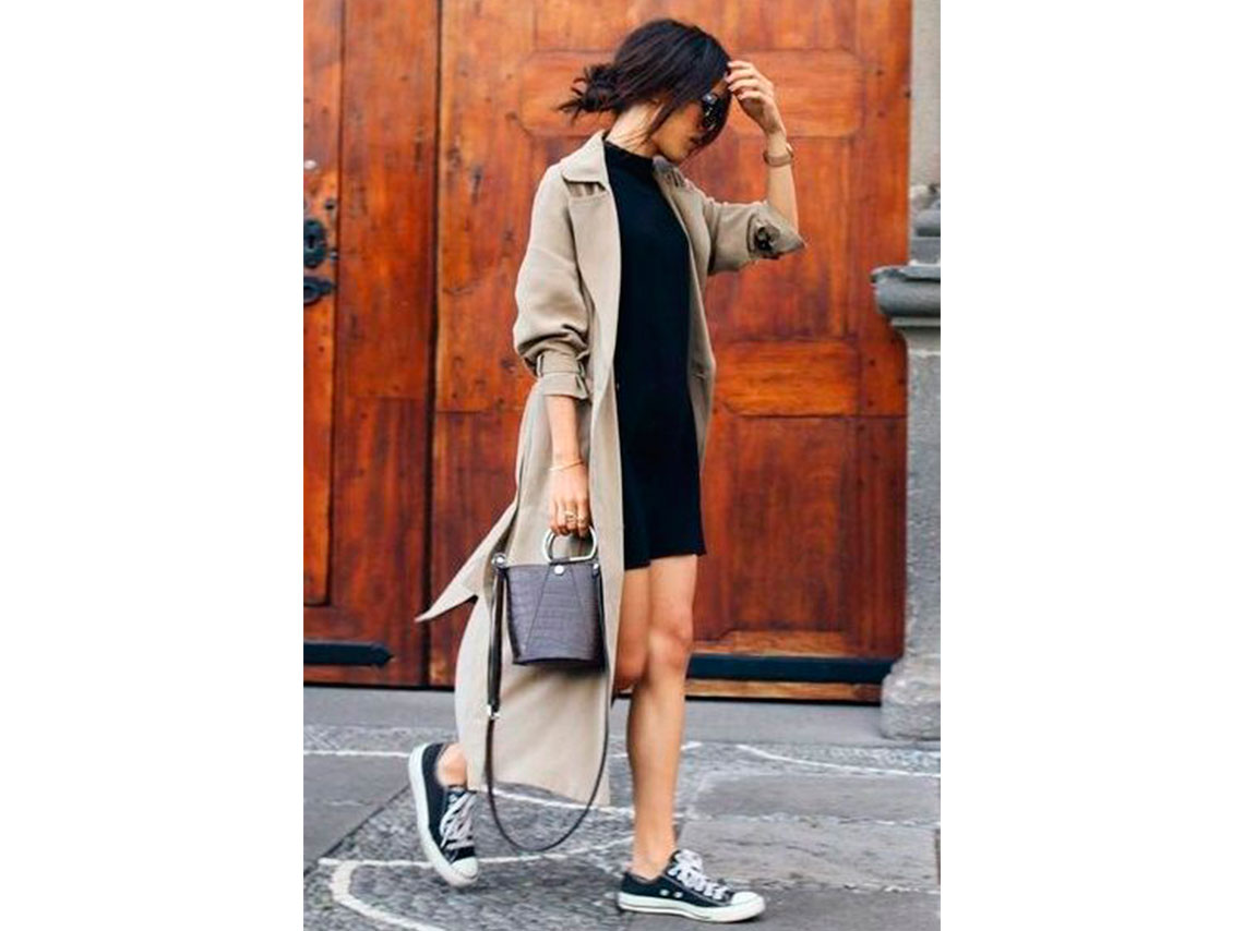 10 outfits con tenis para ir a la oficina