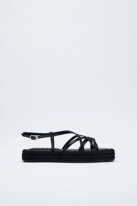 5 tipos de sandalias para usar con shorts 3