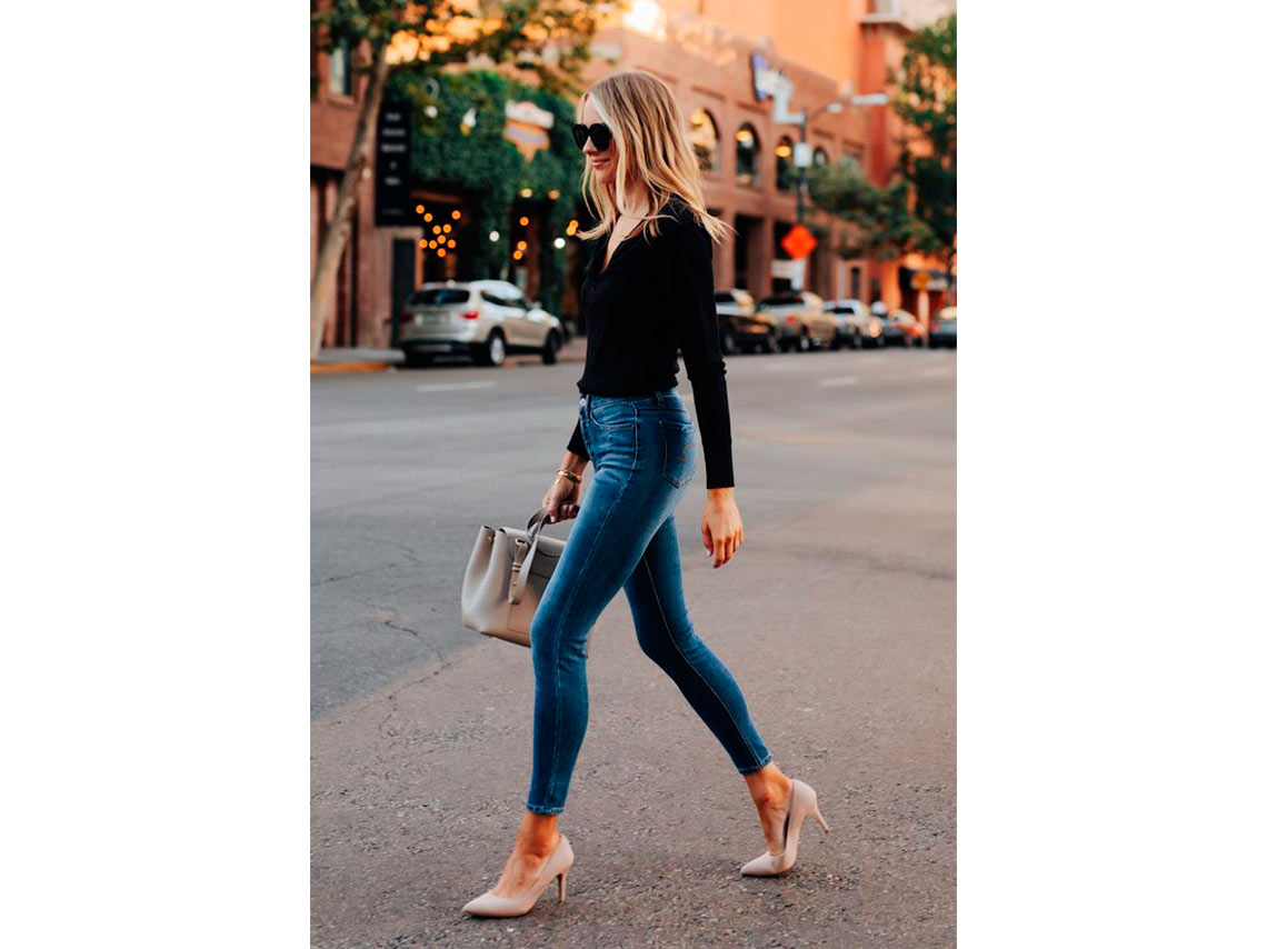 10 outfits con tacones y jeans para ir a trabajar y verte elegante