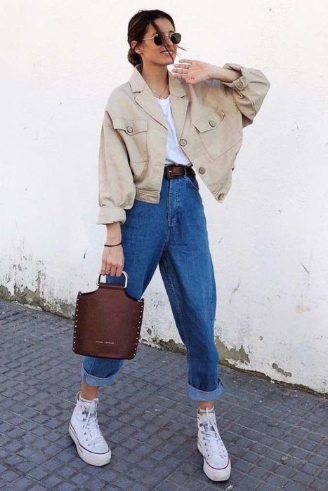 sobrecamisa-y-mom-jeans